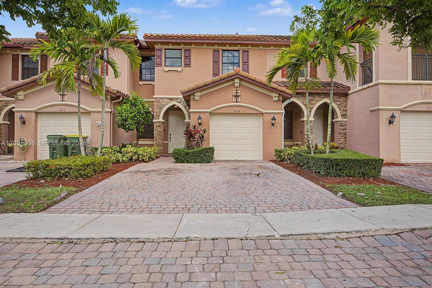 215 SE 37th Pl, Homestead FL 33033 photo 2