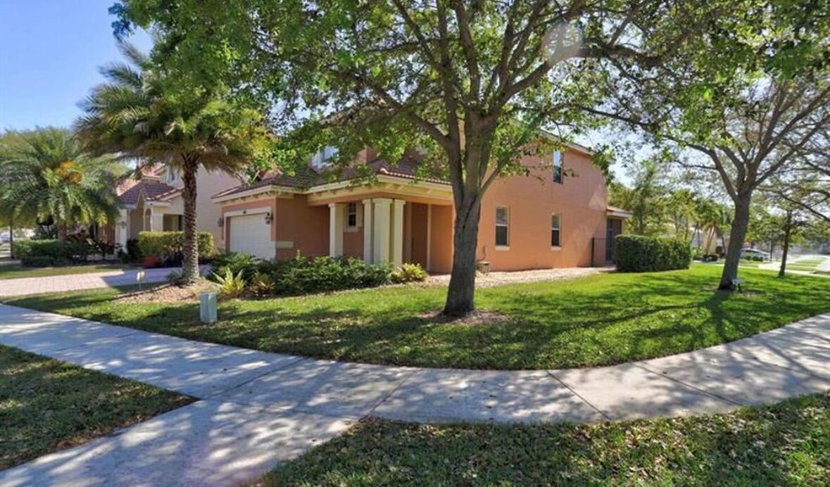 5888 SE Crooked Oak Avenue, Hobe Sound FL 33455 photo 2