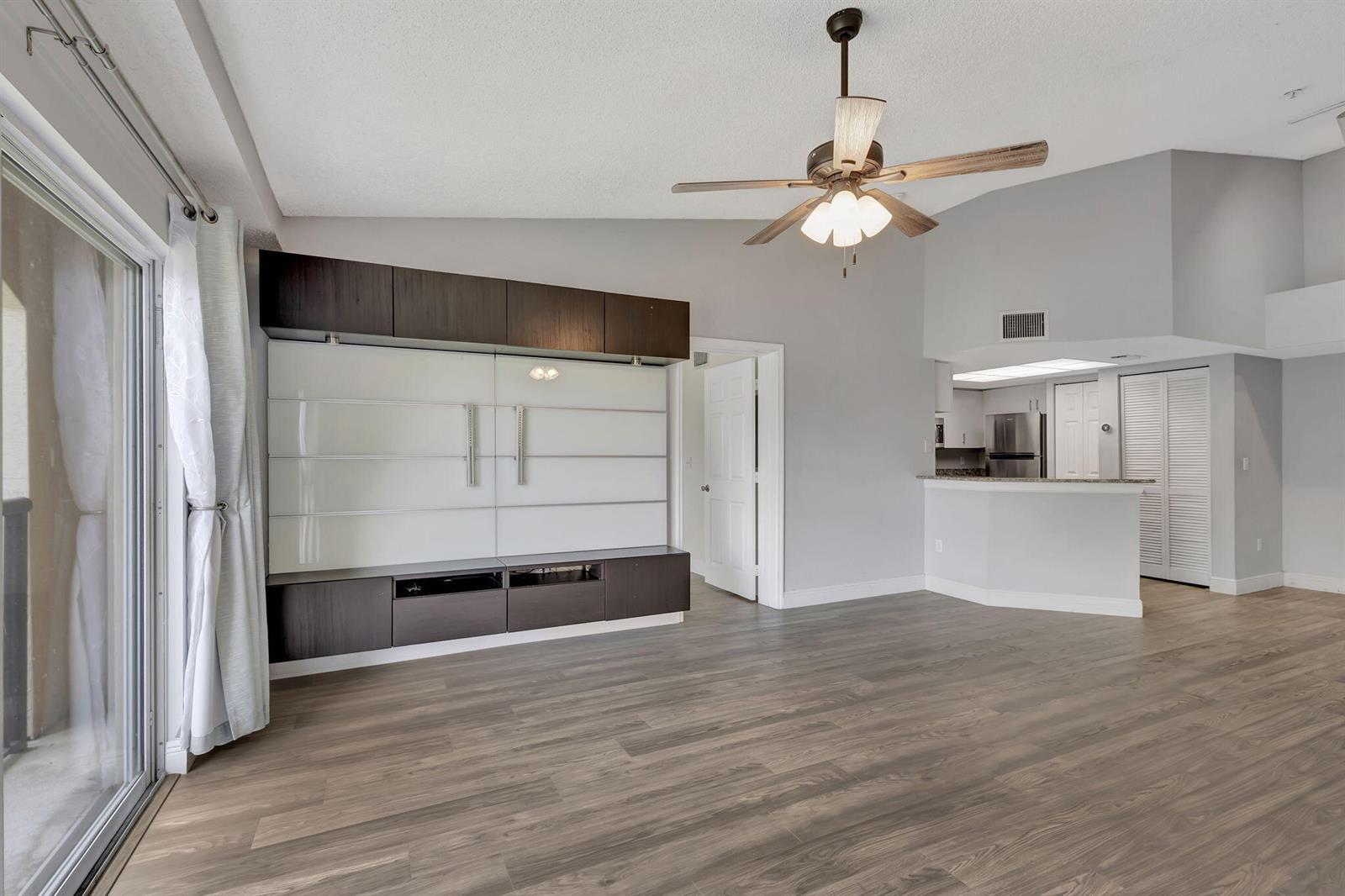 600 N Crestwood Ct Court N # 609, Royal Palm Beach FL 33411 photo 3
