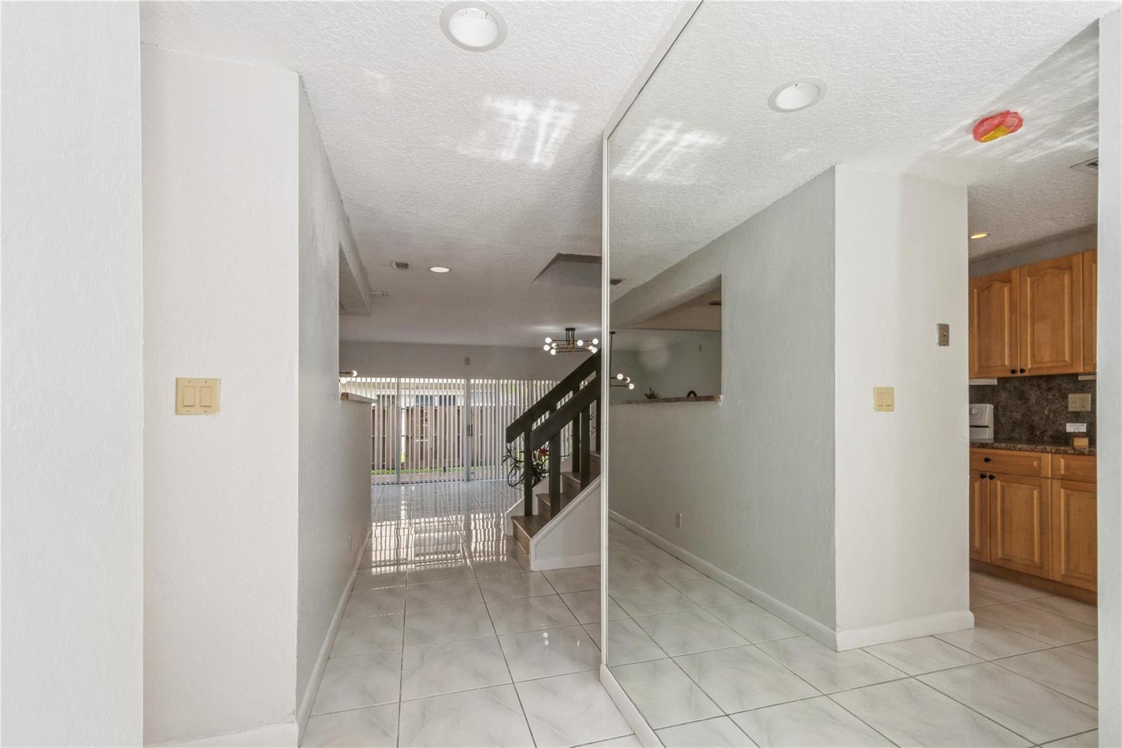 8208 NW 8th Place NW, Plantation FL 33324 photo 2
