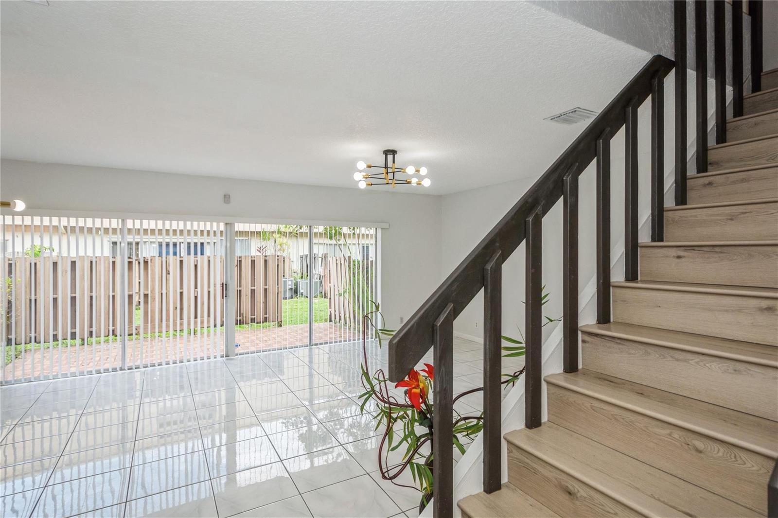 8208 NW 8th Place NW, Plantation FL 33324 photo 4