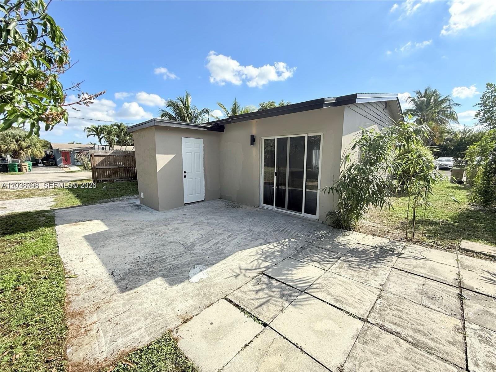 7821 NW 30th St, Davie FL 33024 photo 3