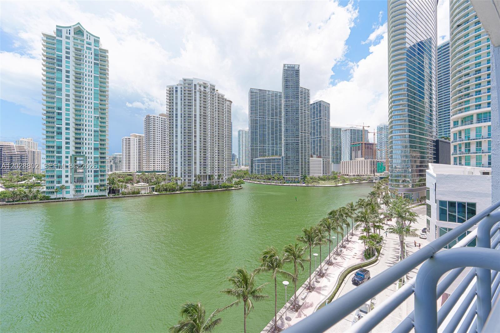 325 S Biscayne Blvd # 821, Miami FL 33131 photo 3