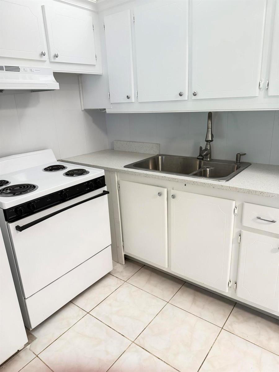 179 Windsor H, West Palm Beach FL 33417 photo 2