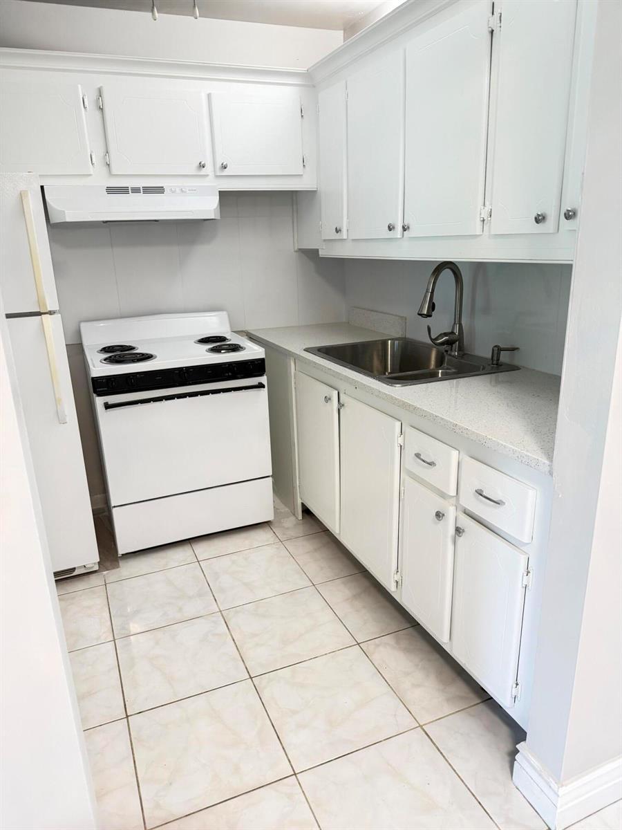 179 Windsor H, West Palm Beach FL 33417 photo 3