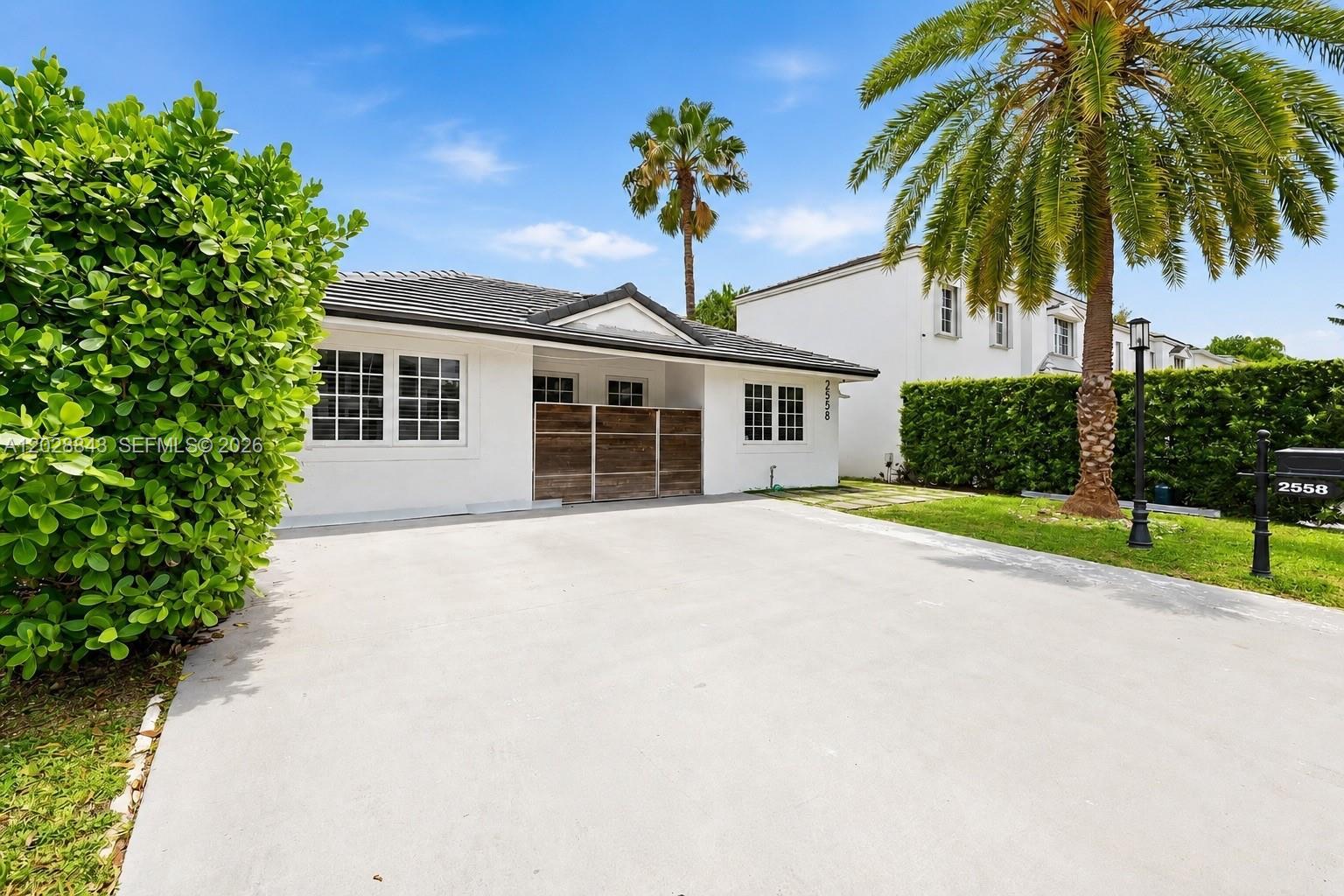 2558 NE 206th Terrace, Aventura FL 33180 photo 2