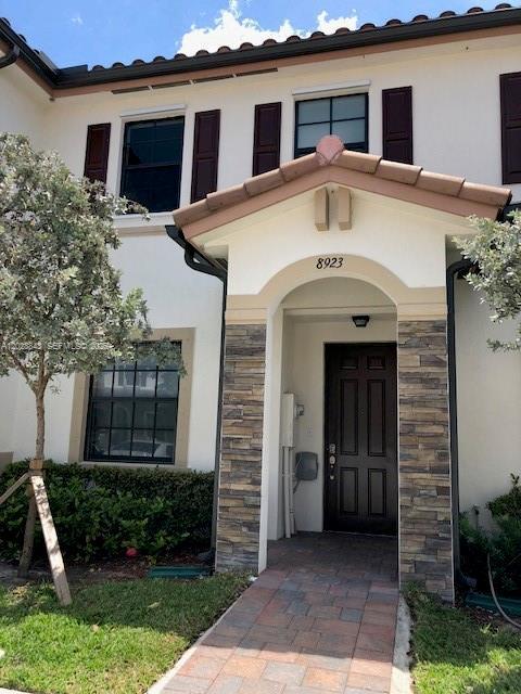 8923 W 35th Ave, Hialeah FL 33018