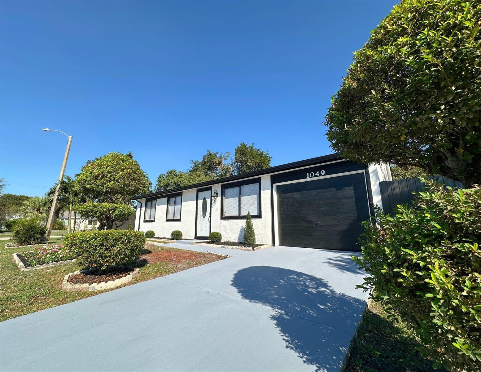 1049 Grandview Circle, Royal Palm Beach FL 33411 photo 2