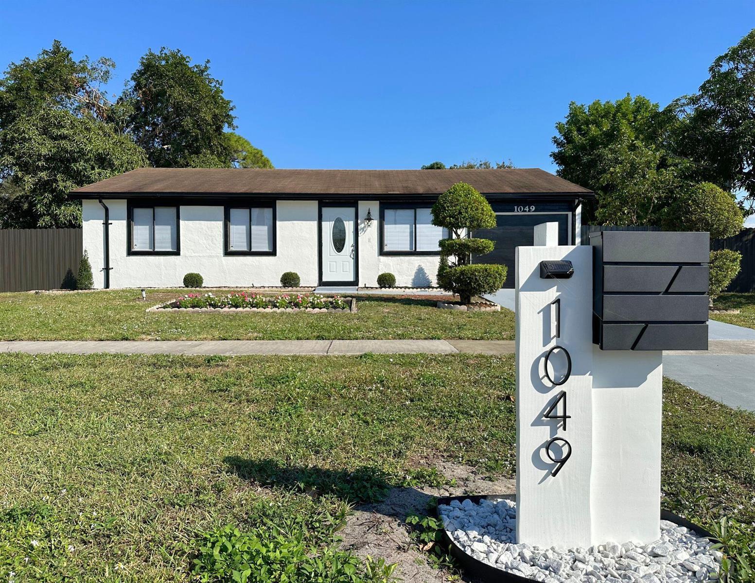 1049 Grandview Circle, Royal Palm Beach FL 33411