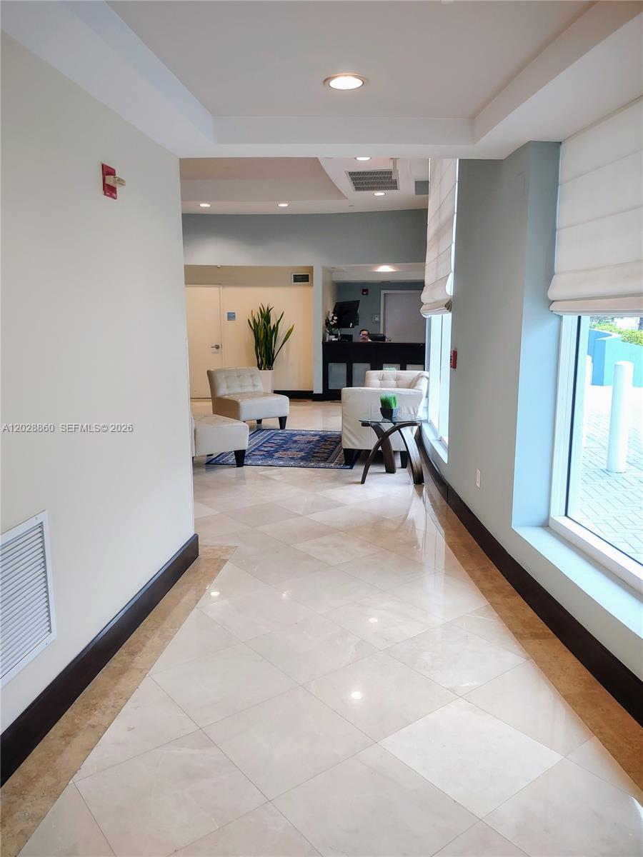 Miami Beach, FL 33141 photo 2