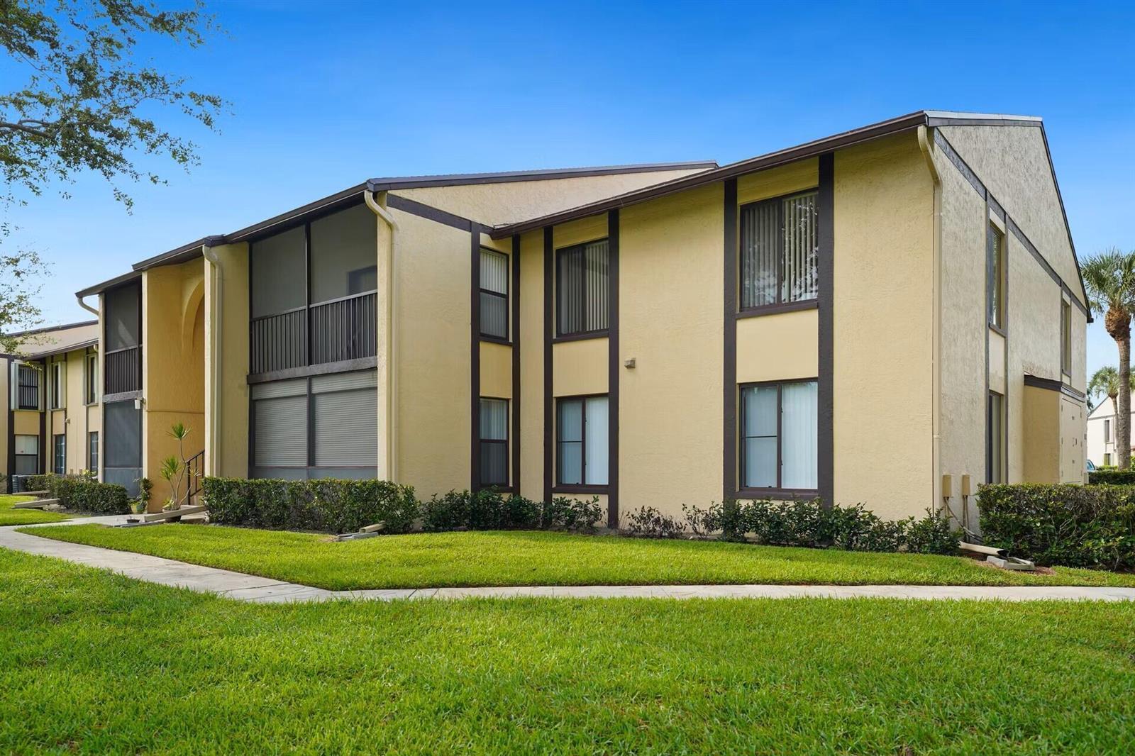 802 Sky Pine Way # E2, FL 33415