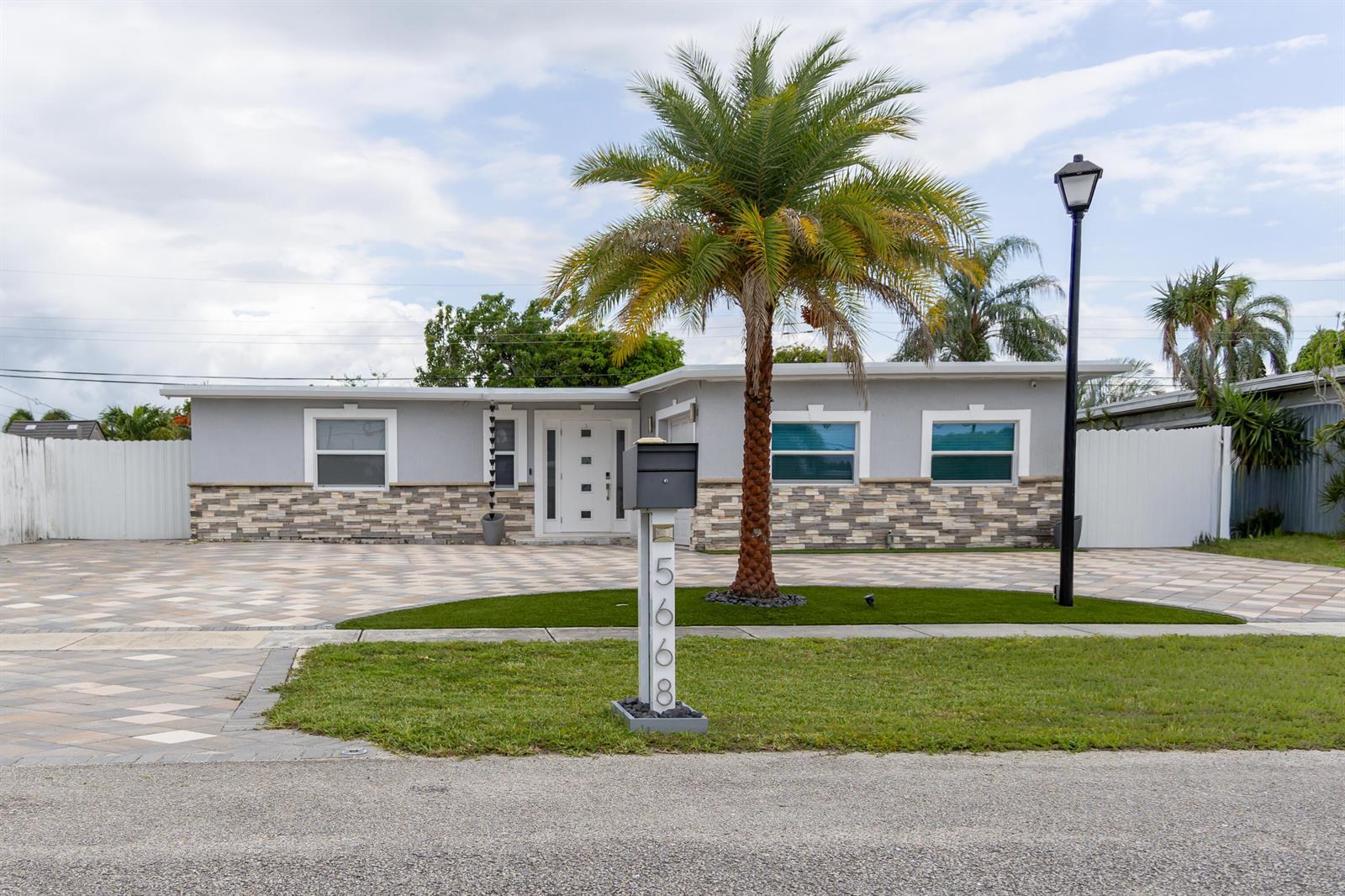 5668 Albert Road, West Palm Beach FL 33415