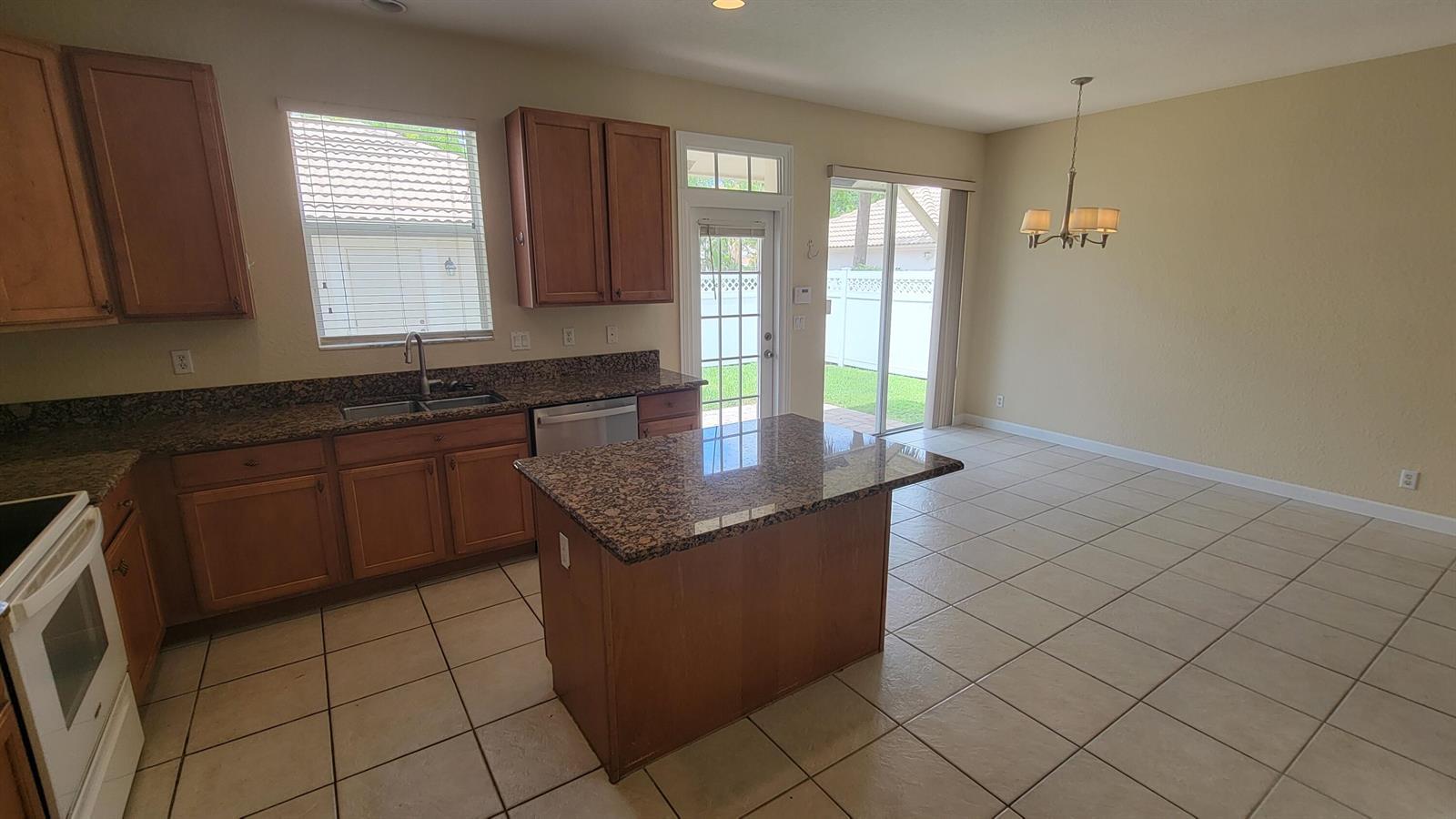 8033 Murano Circle, Palm Beach Gardens FL 33418 photo 2