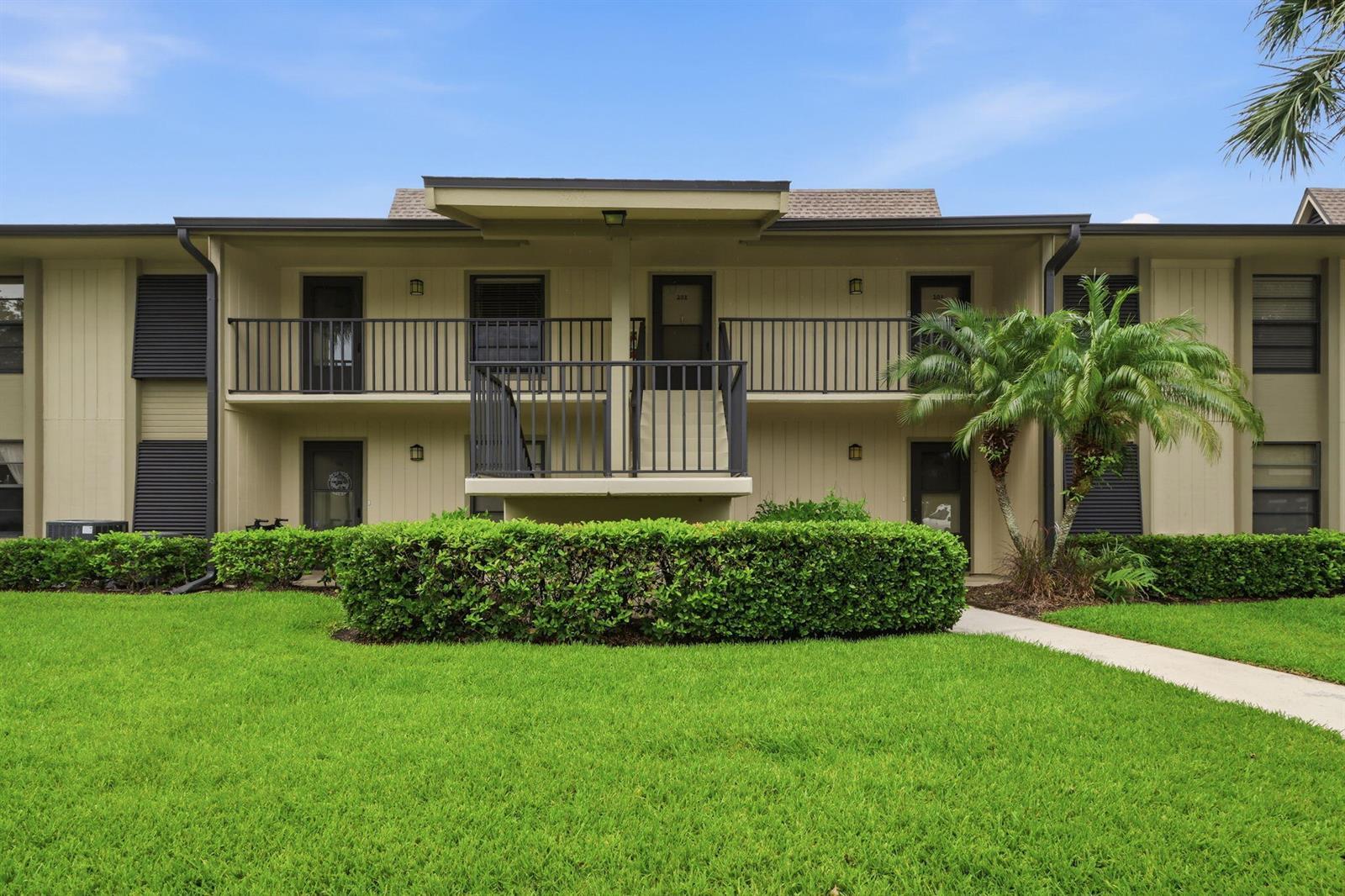 29 Plantation Drive # 202, Vero Beach FL 32966