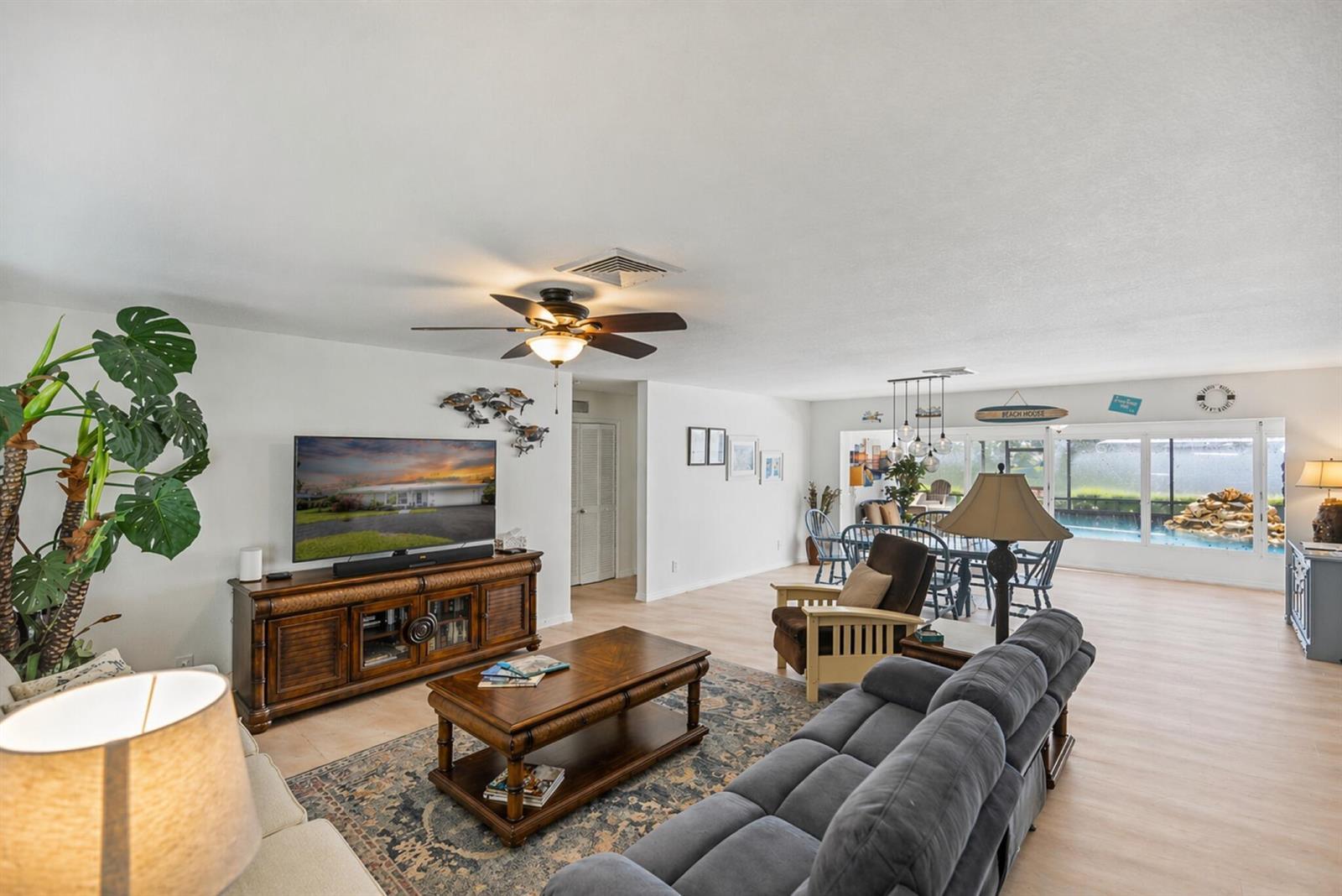 2066 SE 5th Ct Court SE, Vero Beach FL 32962 photo 3