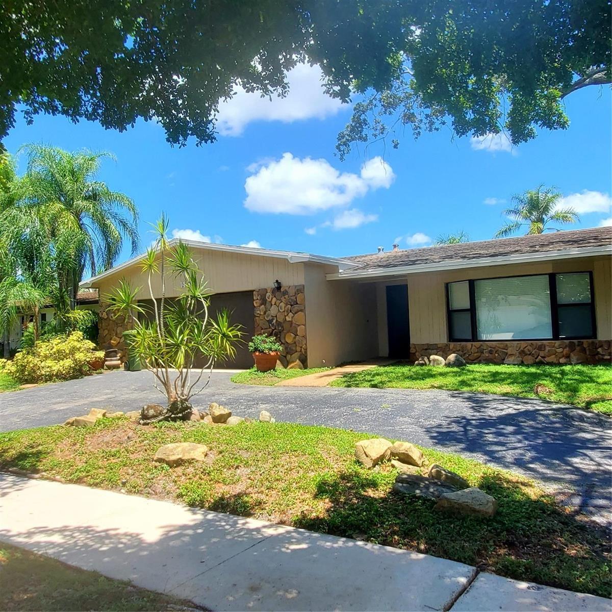 1421 NW 114th Avenue, Pembroke Pines FL 33026