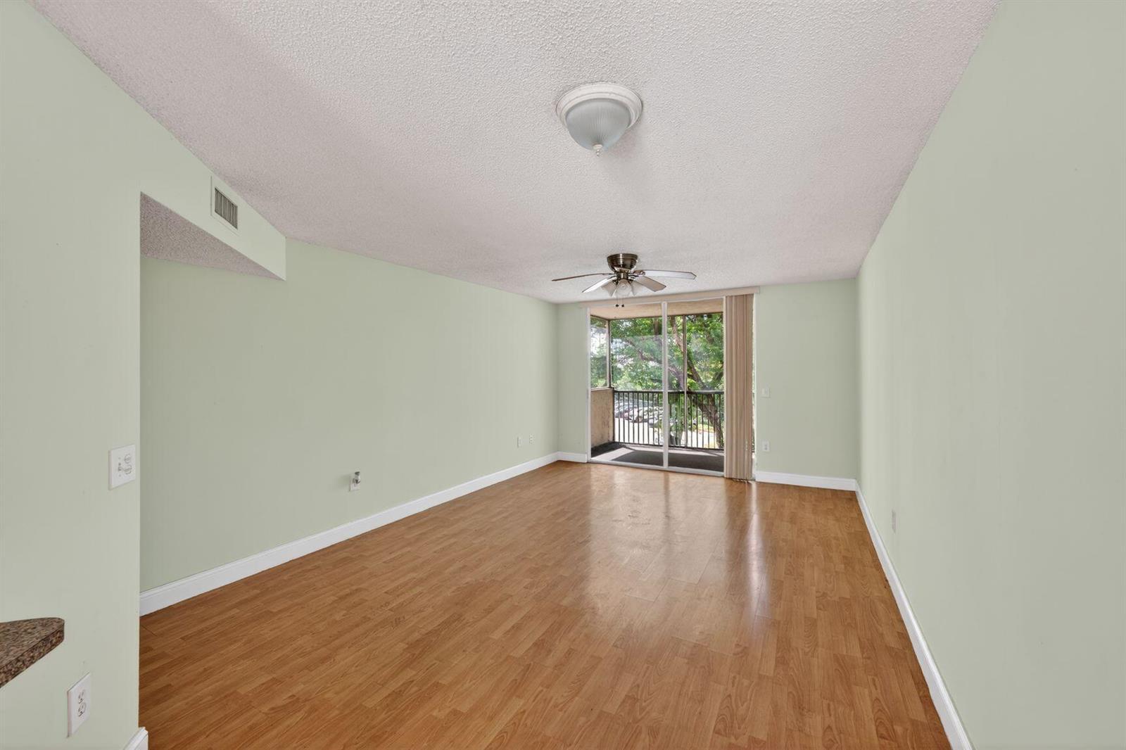 8373 Lake Drive Apt 307, Doral FL 33166 photo 2