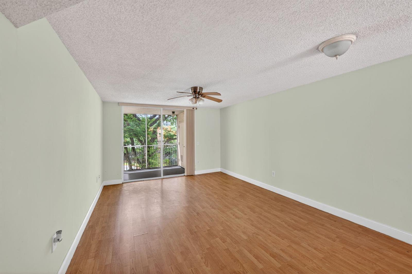 8373 Lake Drive Apt 307, Doral FL 33166 photo 3