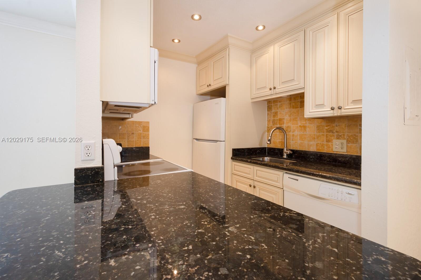 1 Crossings Cir, Boynton Beach FL 33435