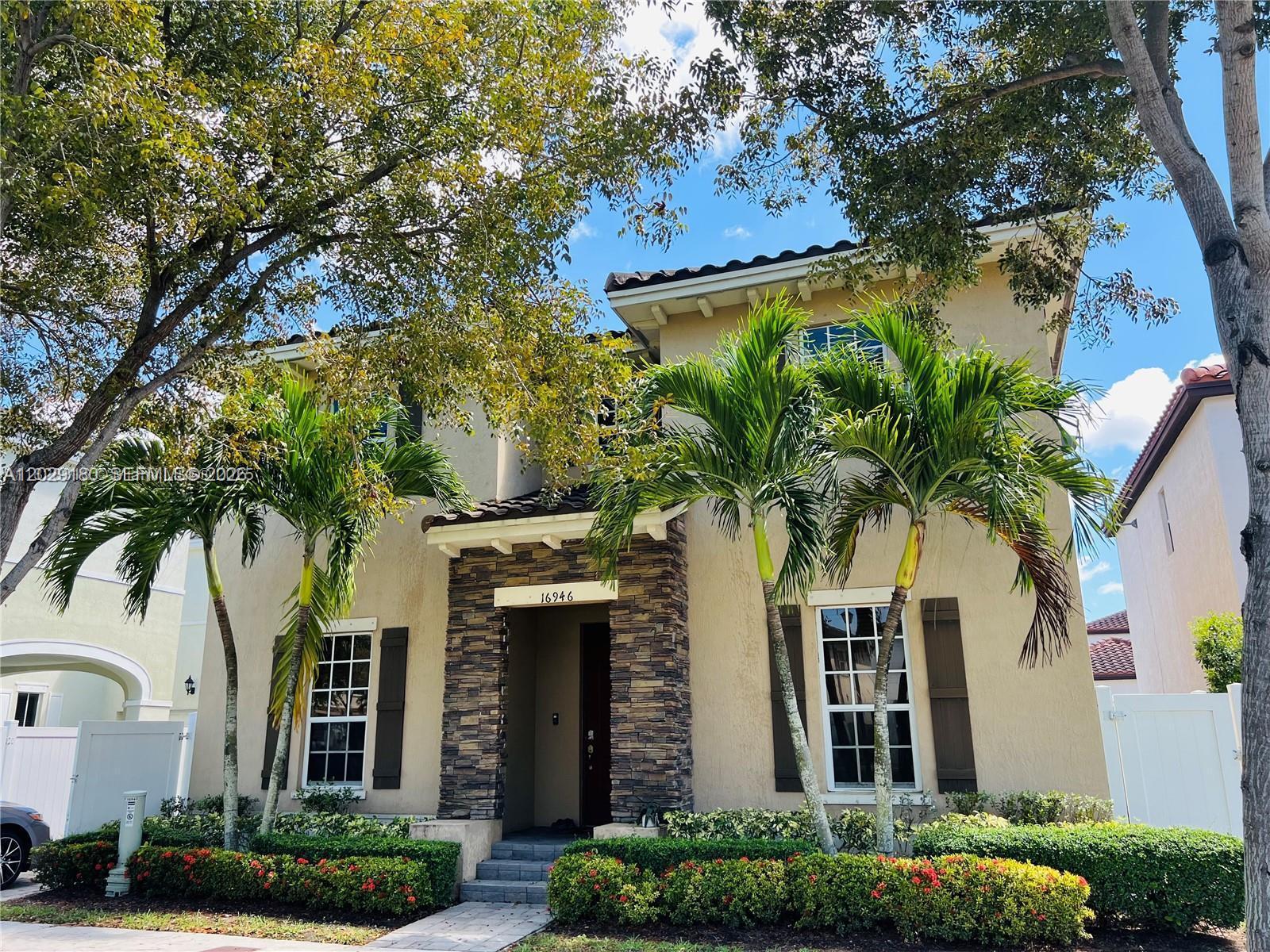 16946 SW 90th Terrace Circle, Miami FL 33196 photo 2