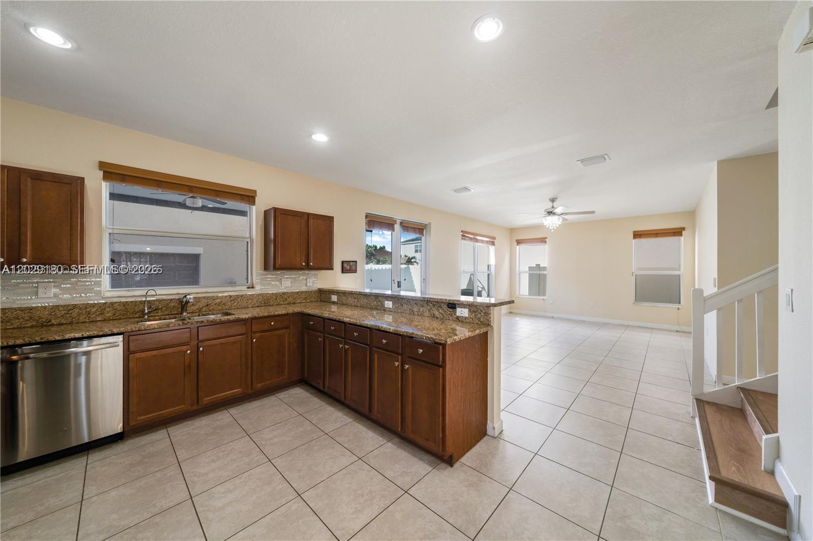 16946 SW 90th Terrace Circle, Miami FL 33196 photo 4