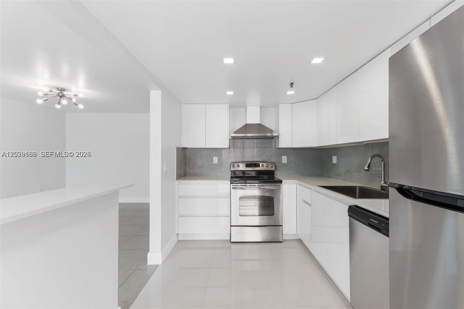 17890 W Dixie Hwy 501 Hwy # 501, North Miami Beach FL 33160