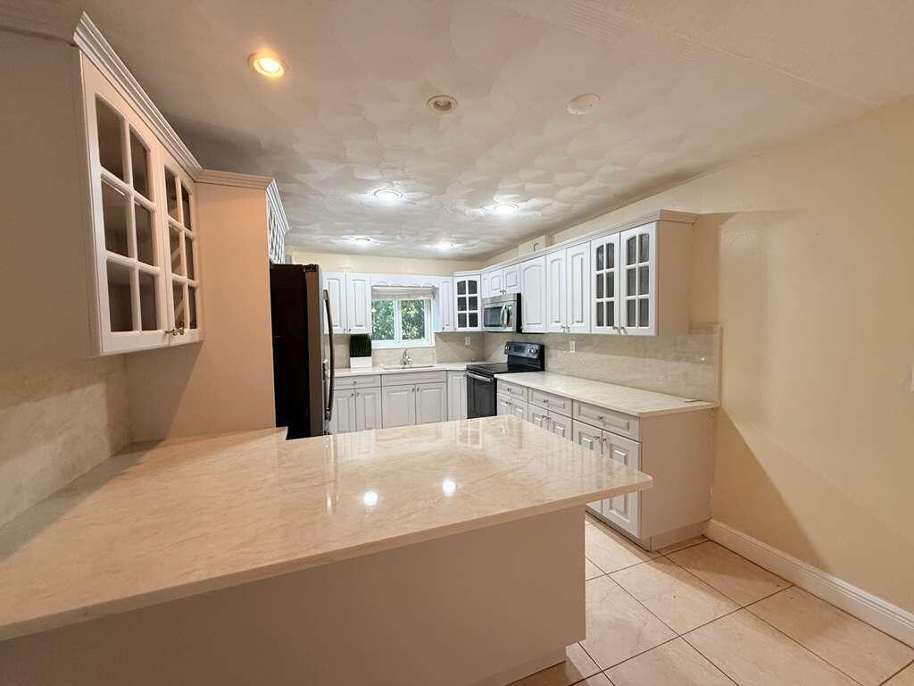 2210 Taylor Street # 207, Hollywood FL 33020
