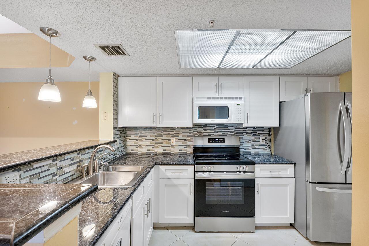 5011 Wiles Road Unit 303, Coconut Creek FL 33073 photo 2
