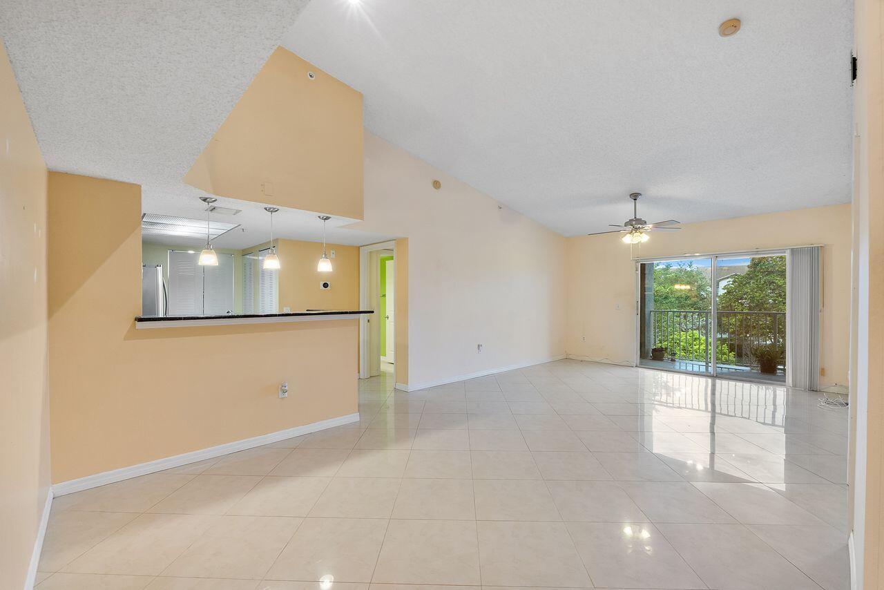 5011 Wiles Road Unit 303, Coconut Creek FL 33073 photo 5