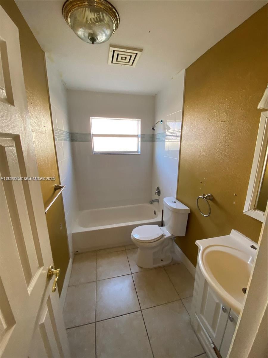 6162 SW 5th St, Margate FL 33068