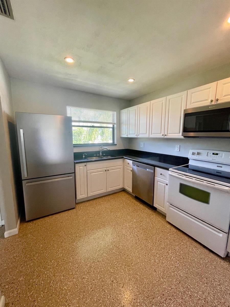 1271 SE Parkview Place # H8, Stuart FL 34994 photo 4