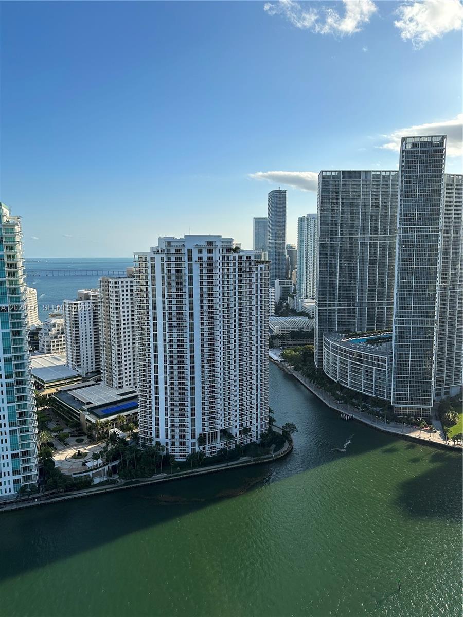 325 S Biscayne Blvd # 4119, Miami FL 33131 photo 2