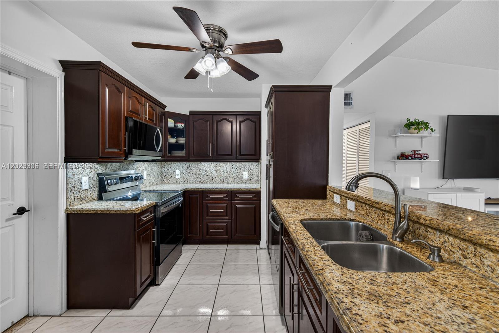 211 S 57th Way, Hollywood FL 33023 photo 3