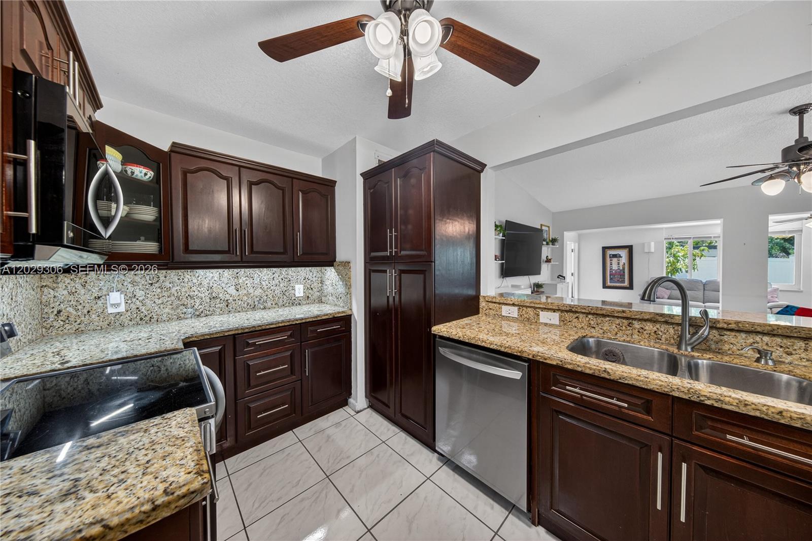 211 S 57th Way, Hollywood FL 33023 photo 4
