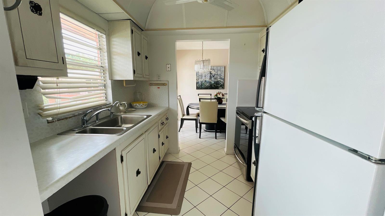 19 Golfs Edge, West Palm Beach FL 33417 photo 4