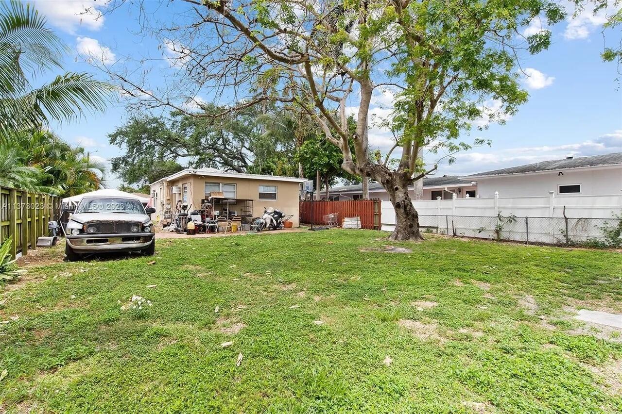 2434 Mckinley Street, Hollywood FL 33020