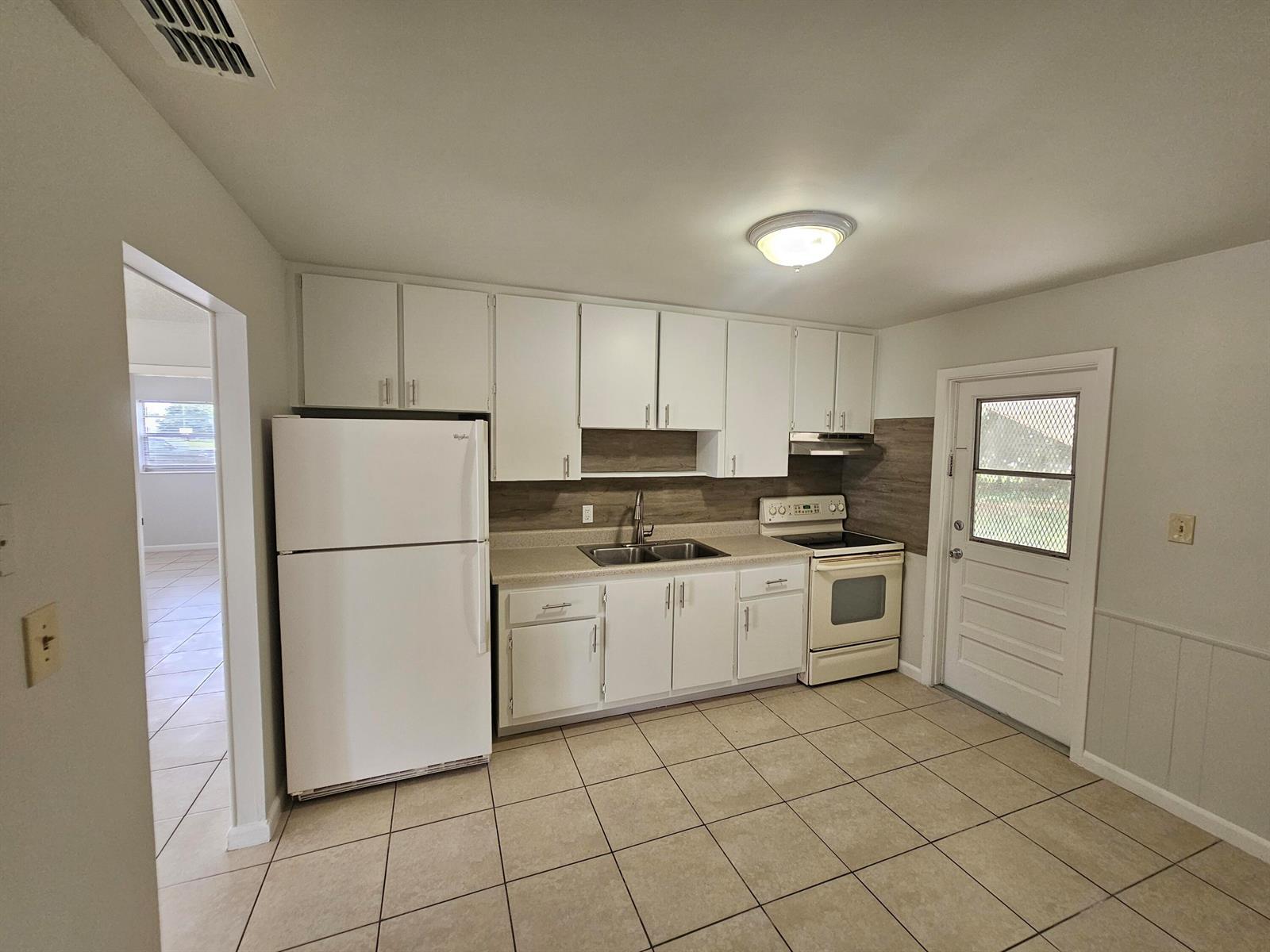 2031 Hugo Road, Fort Pierce FL 34946 photo 4