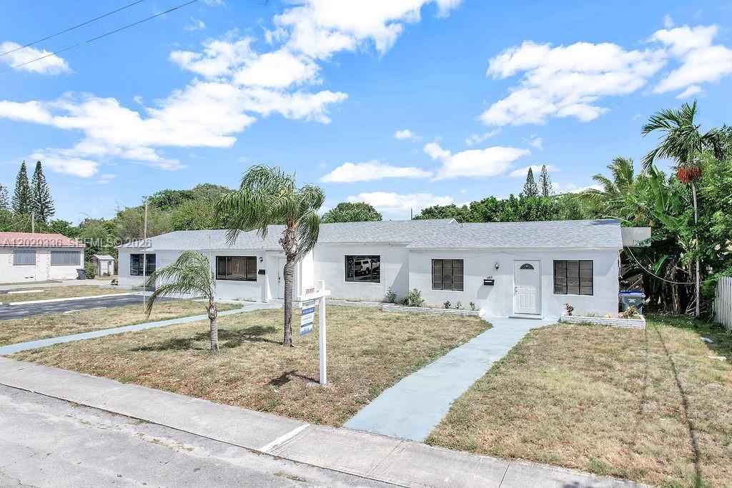 2415 Pierce St, Hollywood FL 33020