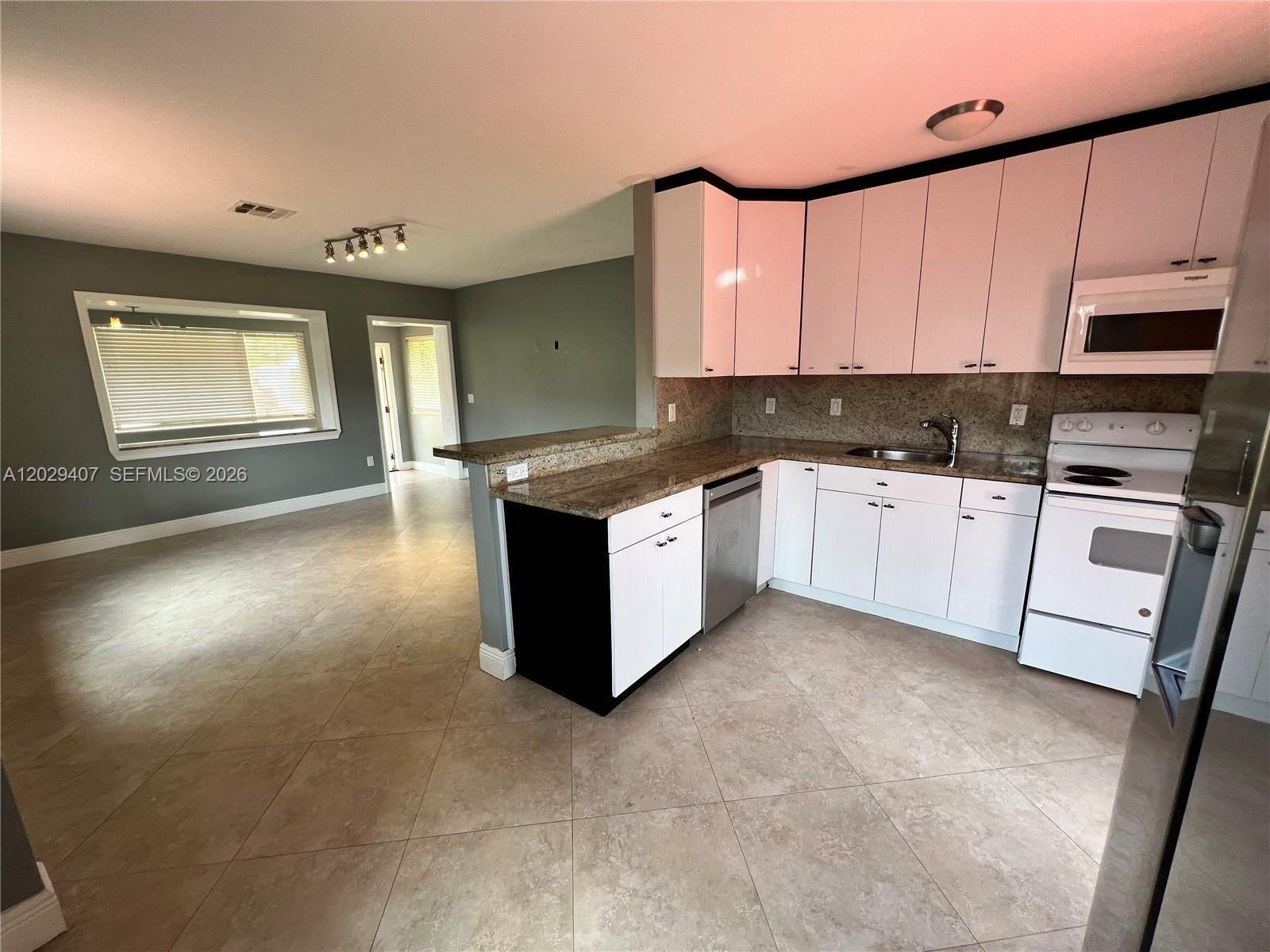 2502 Dewey St, Hollywood FL 33020 photo 4