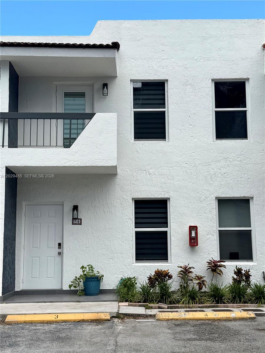 8340 NW 8th St # N4, Miami FL 33126