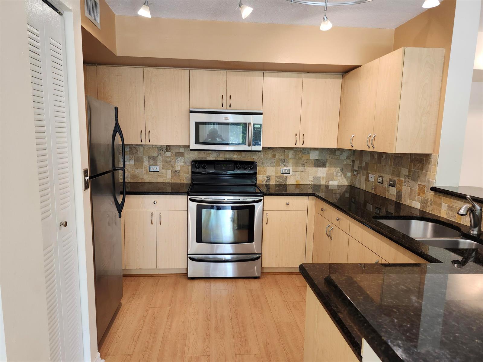 813 Villa Circle, Boynton Beach FL 33435