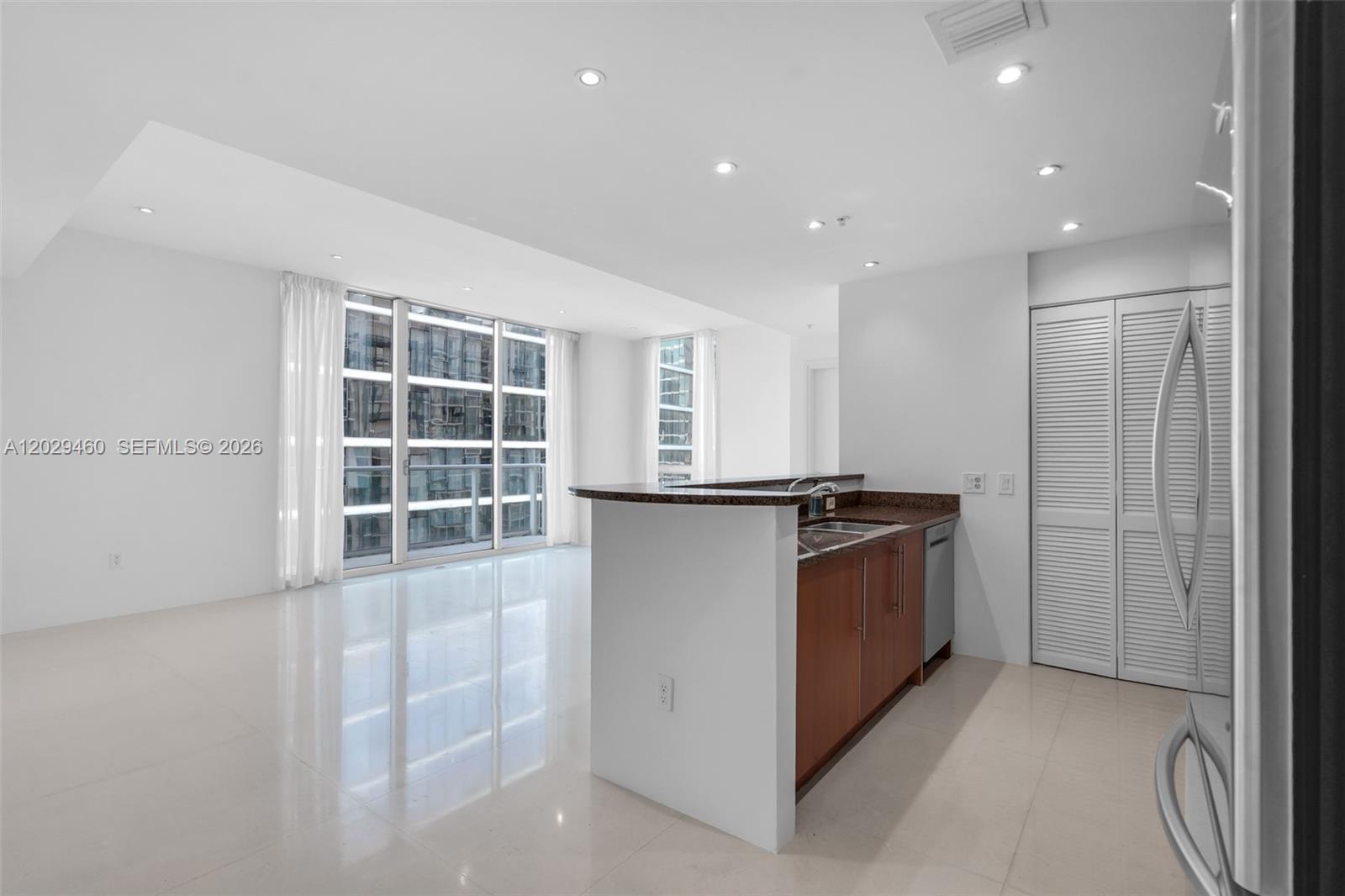 300 S Biscayne Blvd # 3702, Miami FL 33131 photo 2