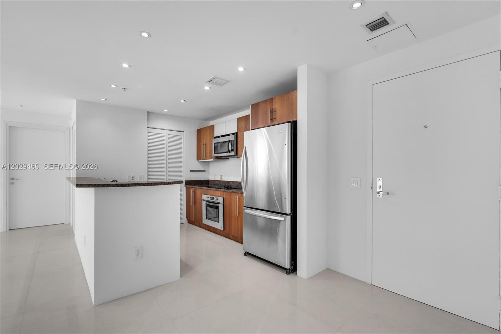 300 S Biscayne Blvd # 3702, Miami FL 33131 photo 3