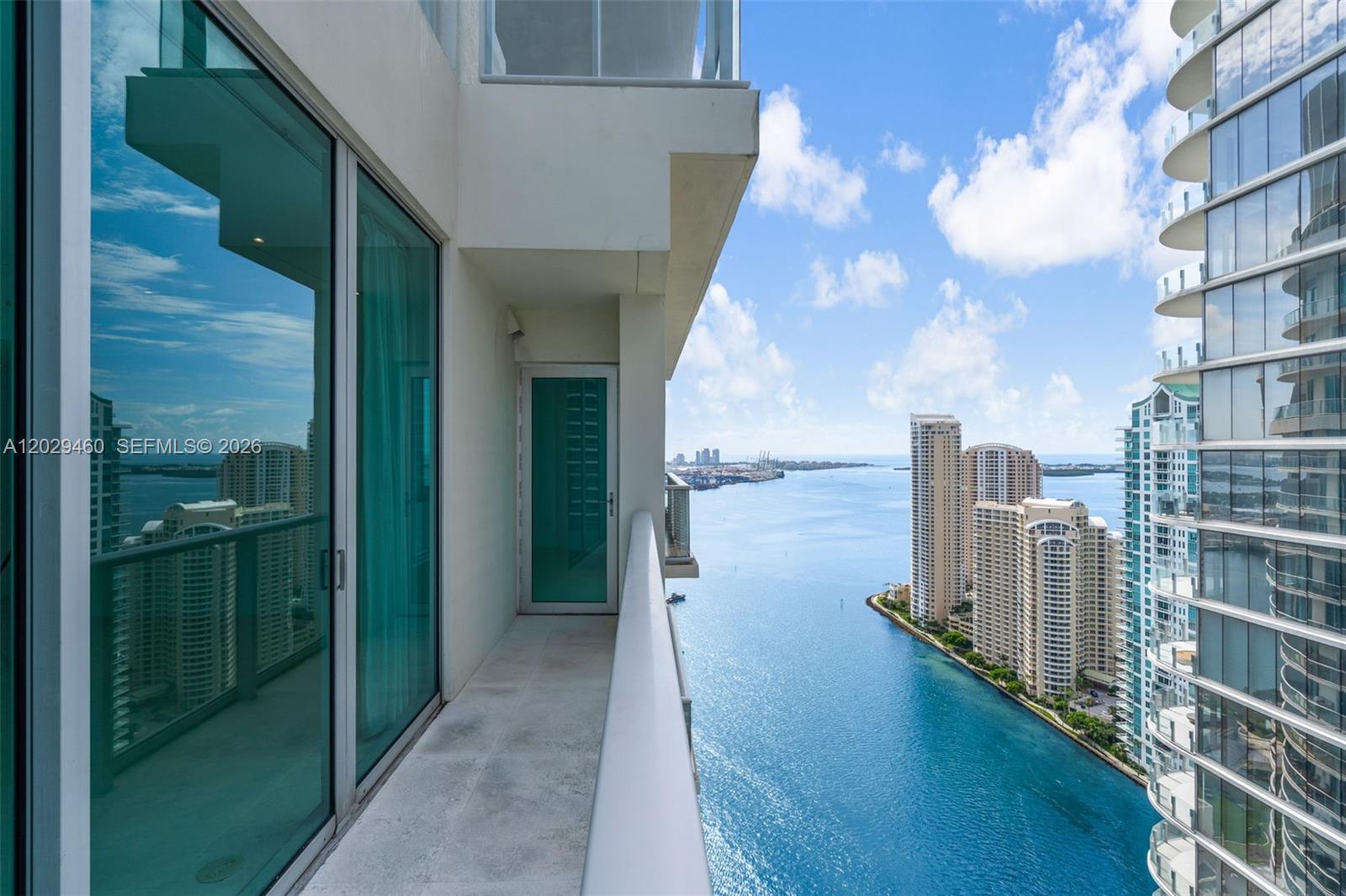 300 S Biscayne Blvd # 3702, Miami FL 33131