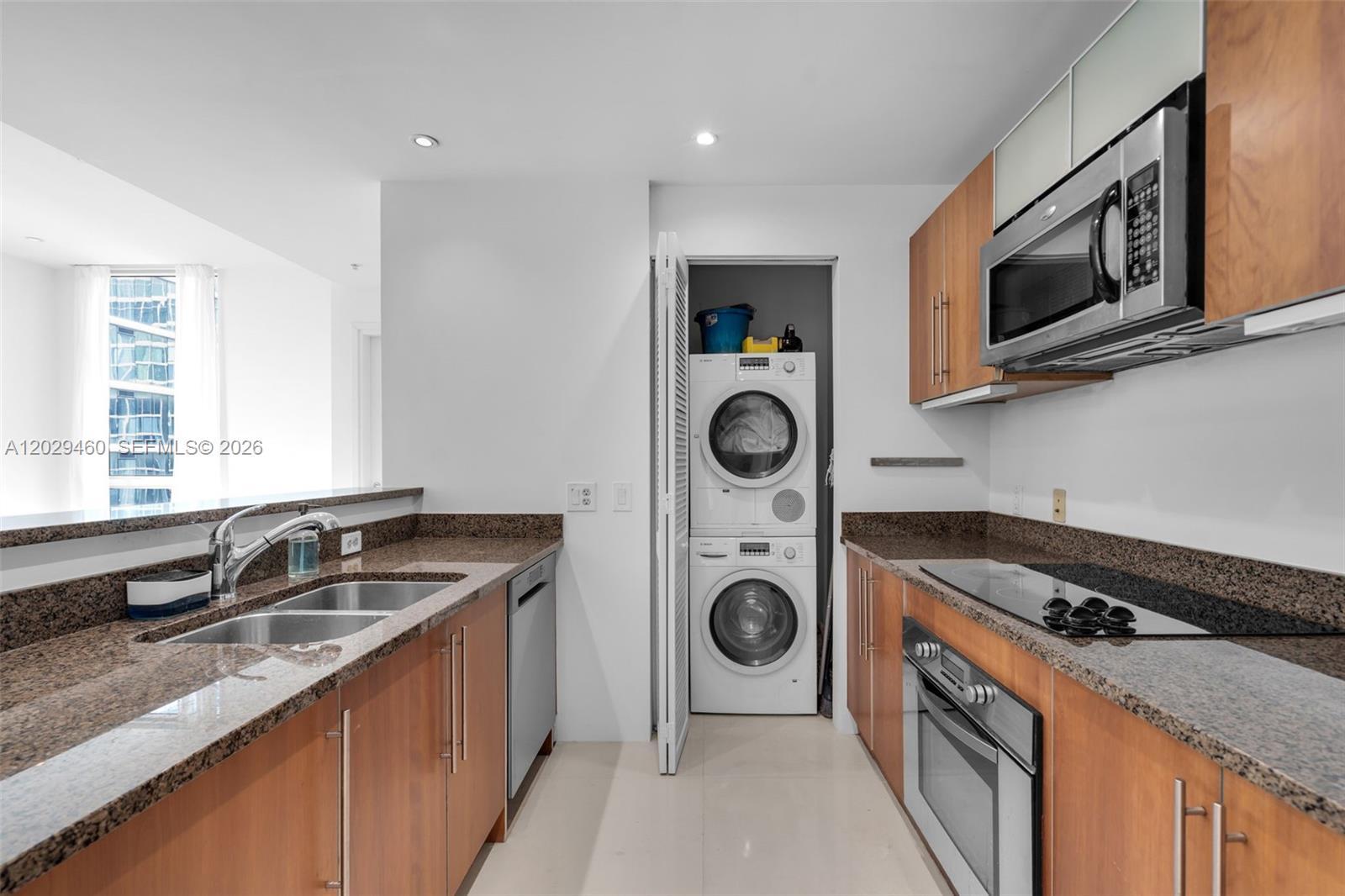 300 S Biscayne Blvd # 3702, Miami FL 33131 photo 4