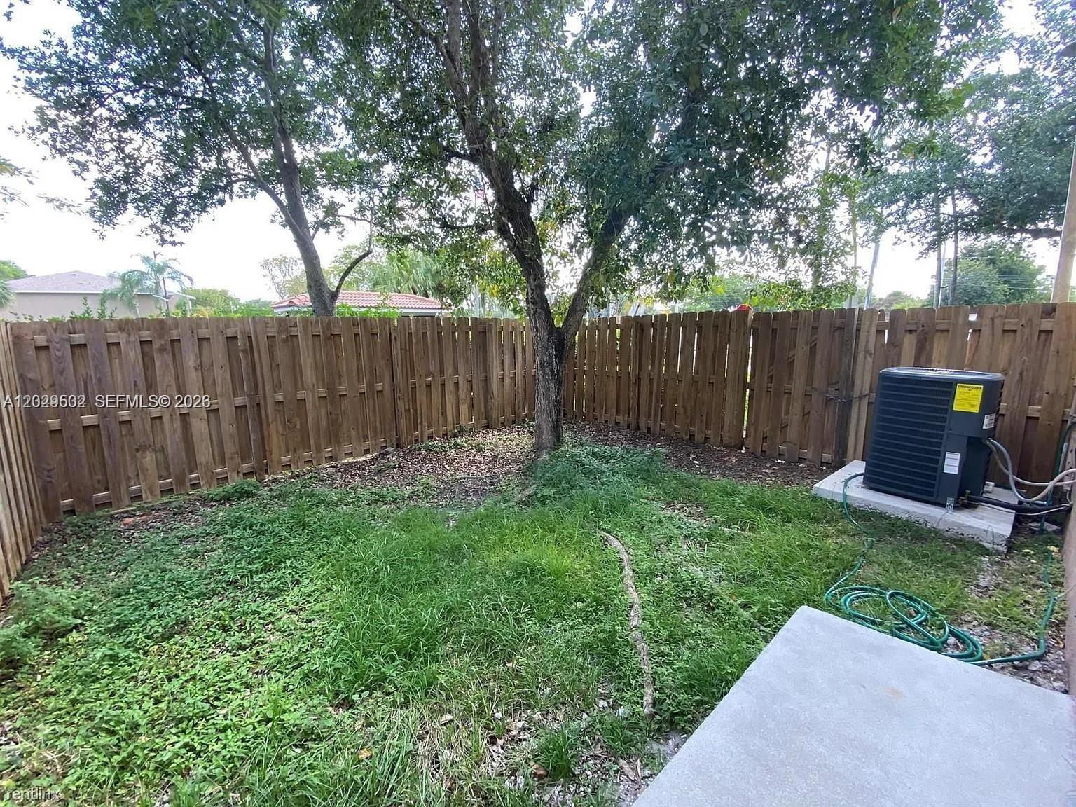 7980 S Southwood Cir # 0, Davie FL 33328 photo 2