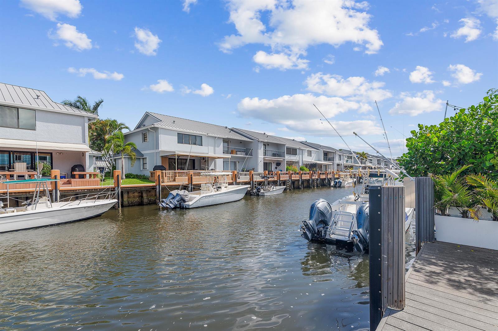 718 Rider Road, Boynton Beach FL 33435