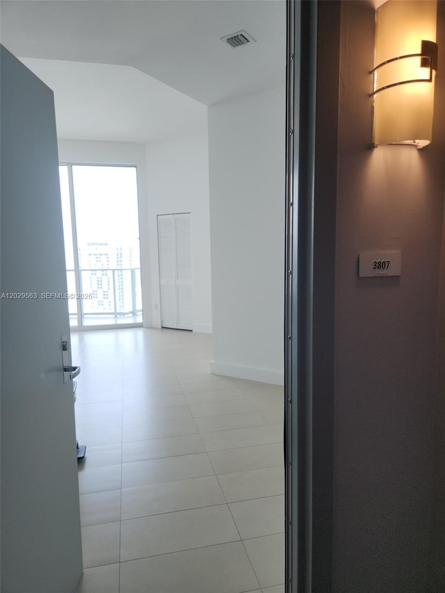 300 S Biscayne Blvd # 3807, Miami FL 33131 photo 3