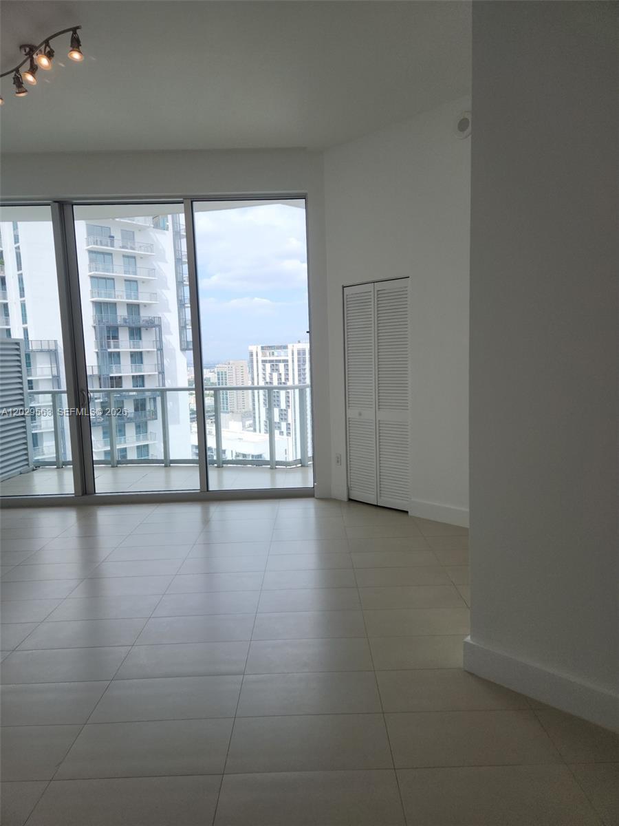 300 S Biscayne Blvd # 3807, Miami FL 33131 photo 4