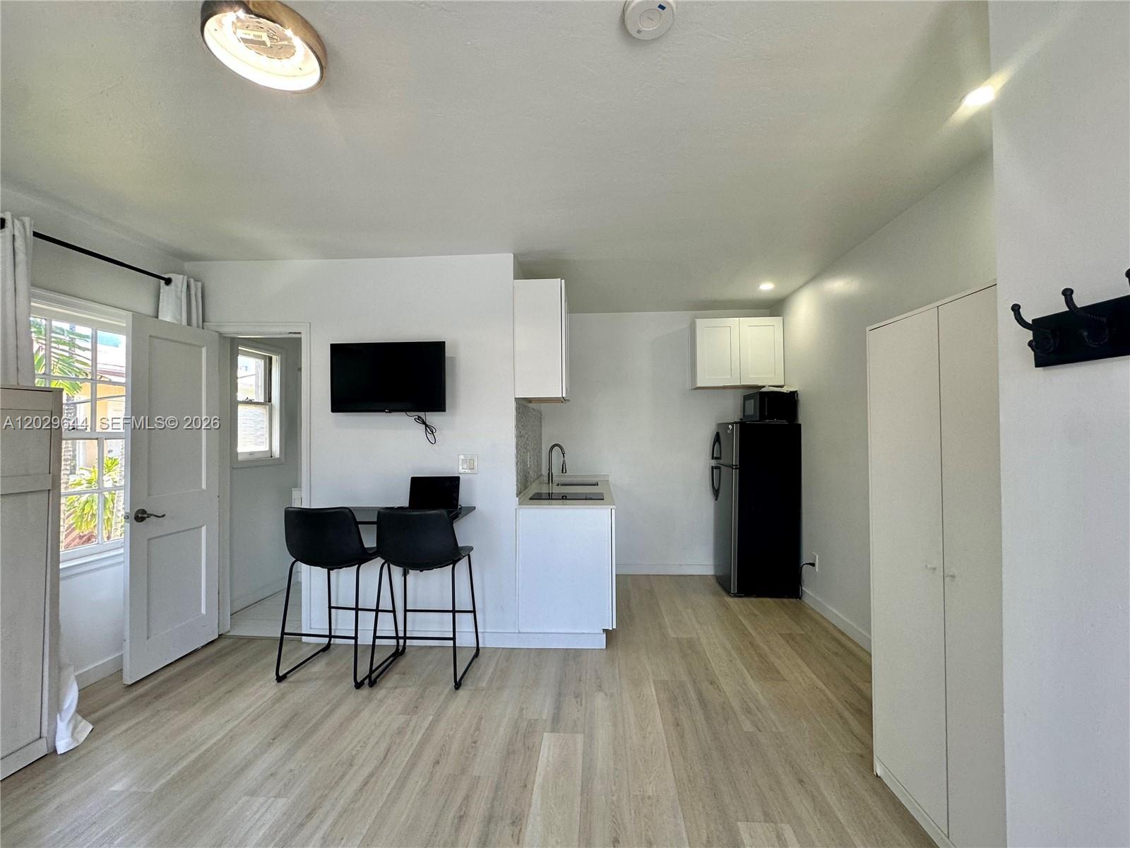 415 75th St # 4A, Miami Beach FL 33141 photo 3